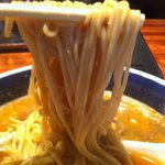 支那麺 はしご - 麺のアップ