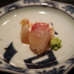 てんぷら　成生 - 実は1品目のヒラメです。
      油に軽く潜ってます！！