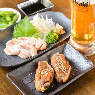 ≪저녁 먹이 세트≫는 맥주, 닭 날개, 회, 완두콩으로 놀라움의 800엔!