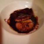 クイーン・アリス - イチジクの御座布団にフォアグラがのってます