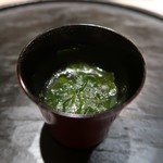 てんぷら　成生 - 最初のつきだしです。
      胃が温まり食欲増加です(笑)
      茎ワカメと甘鯛の出汁の椀物