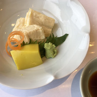 京懐石とゆば料理 松山閣 JR京都伊勢丹店 - 生麩と思いきや、胡麻豆腐。ここは、生麩をいただきたかった！(^◇^;)