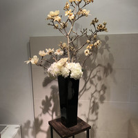 キメラ - 待合室の生け花が豪華すぎる。