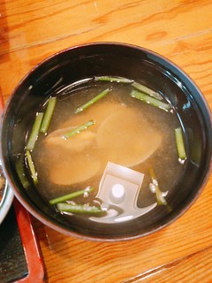 天銀 - アサリ味噌汁が途中配膳されます。