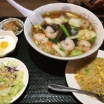 上海軒 - エビ湯麺定食780円