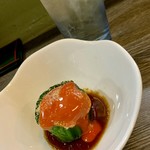 だいにんぐ とっ鶏 - ニラに玉子乗せたん