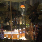 クイーン・アリス - 窓から