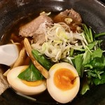 Kurashokubou Ryuuryuu - 「並盛り」]（750円）に
                        「味付き煮玉子」]100円）をトッピング！