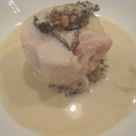 伊達鶏とモリーユ茸　ヴァン・ジョーヌソースUP