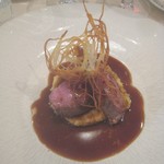 ブルターニュ産仔鴨の炭火焼　ソース・ポワブル