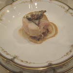マ プール - 伊達鶏とモリーユ茸　ソースかける前