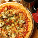 TRATTORIA SALTIMBOCCA - モッツァレラチーズとフレッシュトマトのピザ