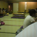 北新地本通り つるとんたん 琴しょう楼  - 店内（深夜なのに人がいっぱい）