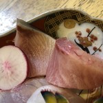 旬ものと日本酒 とみ笑 - ぶり食べ比べ