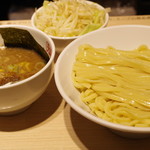 東京アンダーグラウンドラーメン 頑者 - つけ麺(濃厚)、野菜