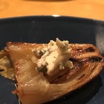 Spice&Dining KALA - トリュフオイルで1時間ローストしたチコリ ブルーチーズを添えて