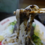 白龍 - 平打ちの生麺に、辛味噌がたっぷり絡みます！