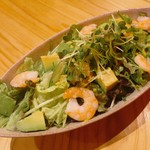 ・Green salad with shrimp and avocado