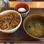 すき家 - 牛丼しじみ汁たまごセット550円