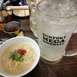 焼肉 親鳥専門店 ばかたれ - 〆の鶏白湯ラーメンとメガ生レモンサワー