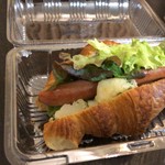 プティ コション - クロワッサンサンドはその場で作ってくれます