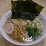 よこはま軒 - あっさり背脂ラーメン（うずらの味玉2コ入り）