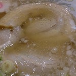 よこはま軒 - あっさり背脂ラーメン（うずらの味玉2コ入り）のチャーシュー