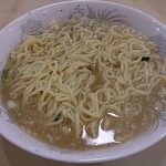 よこはま軒 - 料理写真:あっさり背脂ラーメン(うずらの味玉2コ入り)の麺