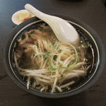 イエローバンブー - フォー・ガー/平打ちライスヌードル鶏肉入りのスープ麺