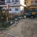 麺謹製3L's - 上の駐車場。