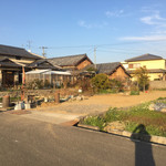 麺謹製3L's - 下の駐車場全景。