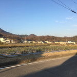 麺謹製3L's - 店舗付近の風景。