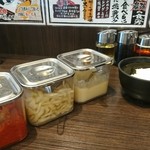 横浜家系ラーメン 魂心家 大津店 - 調味料たち