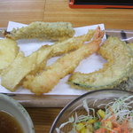 こだわり亭 山鹿本店 - 四季定食のてんぷら　揚がったらそのつど持ってきてくれます