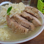 ラーメン二郎 - 多少パサ感はあるものの、豚感はしっかりと味わえます