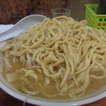 ラーメン二郎 - 麺の下で豚を温めます