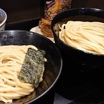 つけ麺無心 - 「味噌豚骨つけ麺(半熟玉子入り)麺増量700g」