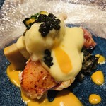 エクアトゥール - オマール海老　アワビ　初筍　アメリケーヌソースとオランデーズソース　キャビア