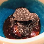 エクアトゥール - フォアグラのフラン　赤ワインのソース　黒トリュフ
