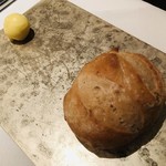 エクアトゥール - 自家製パン　プレーン　バター