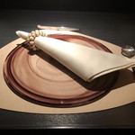 エクアトゥール - テーブルセッティング