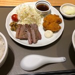 三代目文治 - 牛たん&カキフライ定食 1350円。