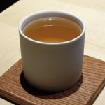 TTOAHISU - 人気店ですので◆スペシャリテの「Wコンソメ」・・いつもながらに美味しい、そして器が熱い。笑、この日も満席。