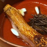 TTOAHISU - ＊甘鯛は皮目をカリッと焼かれ美味しいですが、鱗揚げならなお嬉しいかも。(^^;) スープは豚肉が入っているようですが、キノコなどの旨みが強く癖のない味わい。