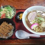 てんつる - ラーメンセット（ラーメン、ミニソースかつ丼orミニ玉子カツ丼、漬物、サラダ）￥1000