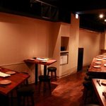 鳥星 - ゆっくりとくつろげる広い店内