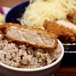 Tonkatsu Ma Mezon - 雑穀米と一緒に