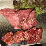 焼肉 メイゲツ - 3種盛  ランチ 1400円（上タン、ロース、カルビ）