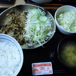 吉野家 - 生姜焼き定食とコールスローサラダ