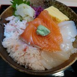 小松水産の海鮮丼 - 日替わり三色丼 アップ